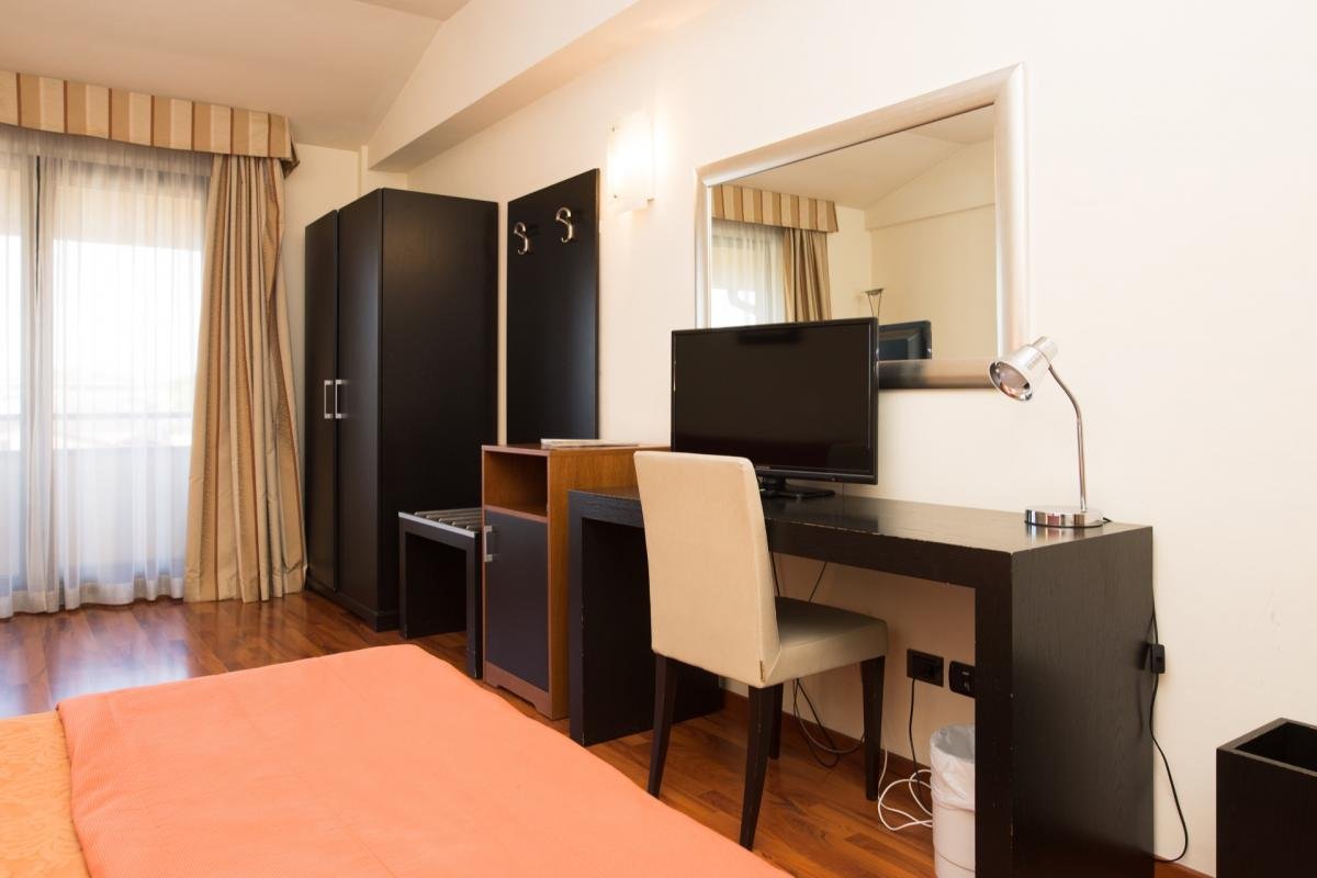 Foto 10 Hotel Cristallo Assisi, 09