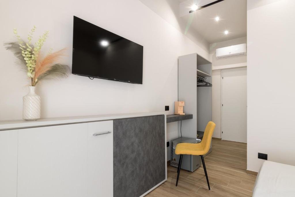 Foto 5 Hispirya Rooms Terracina, 04