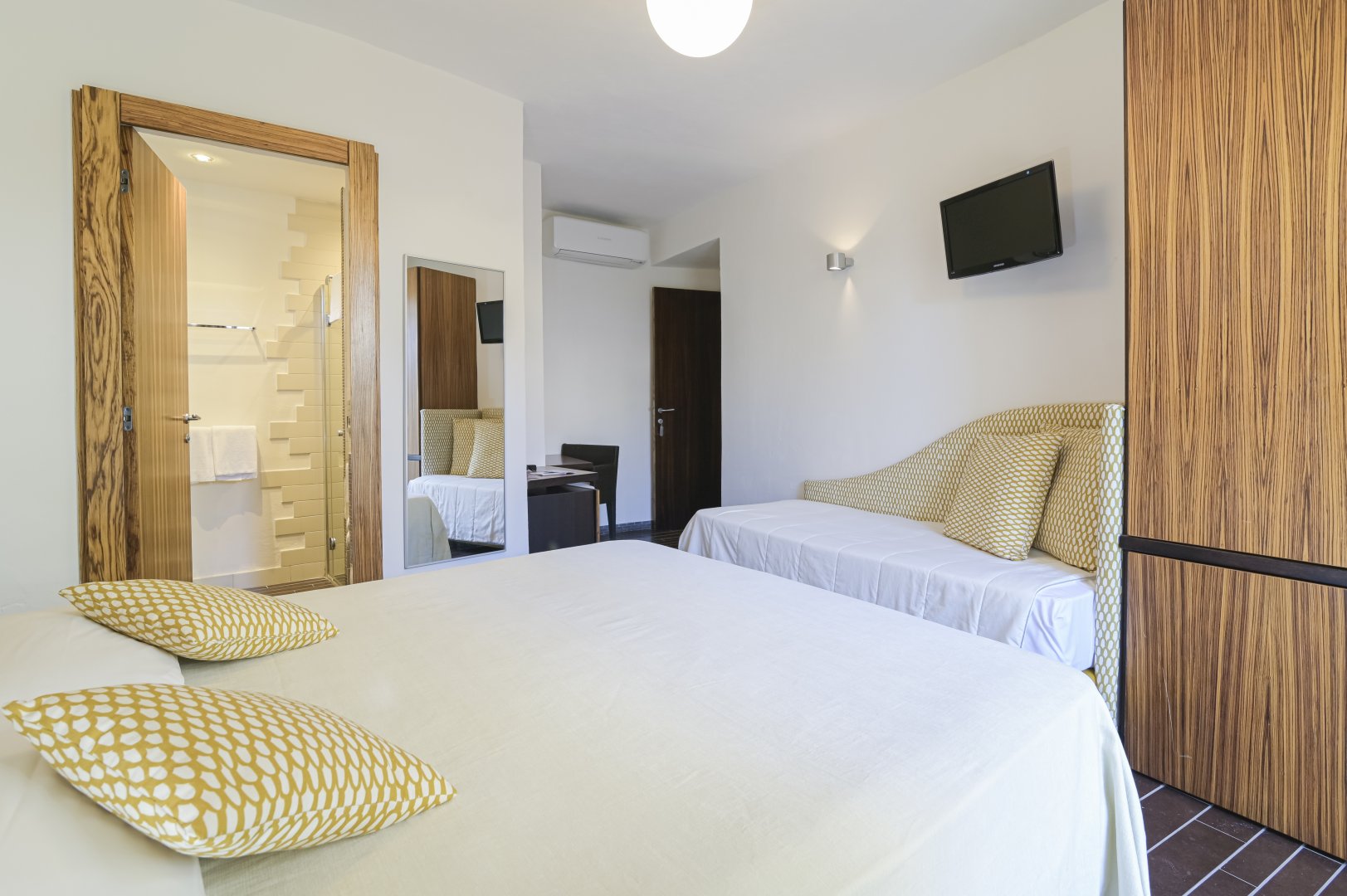 Foto 4 Marina 10 Boutique & Design Hotel Casamicciola Terme, 03