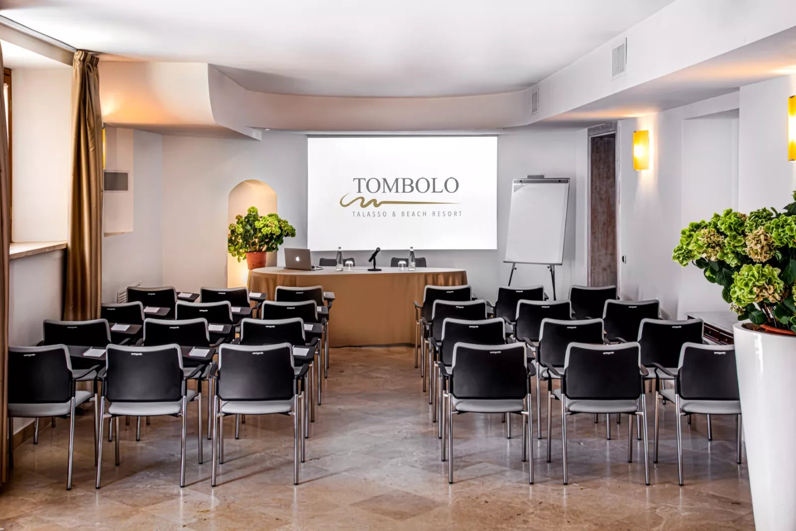 Castagneto Carducci, 12