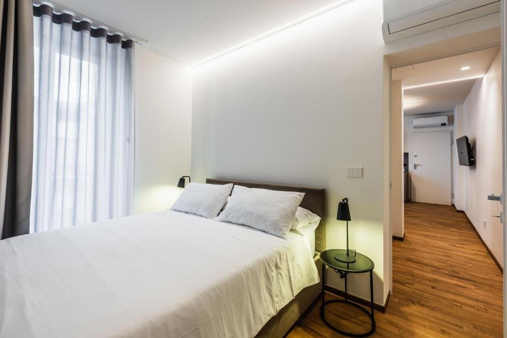 Foto 2 Ferrini Home Firenze 70 Catania, 01