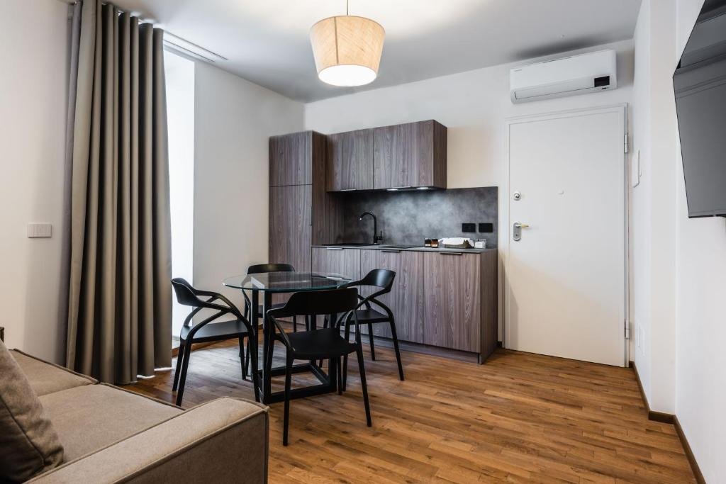 Foto 3 Ferrini Home Firenze 70 Catania, 02