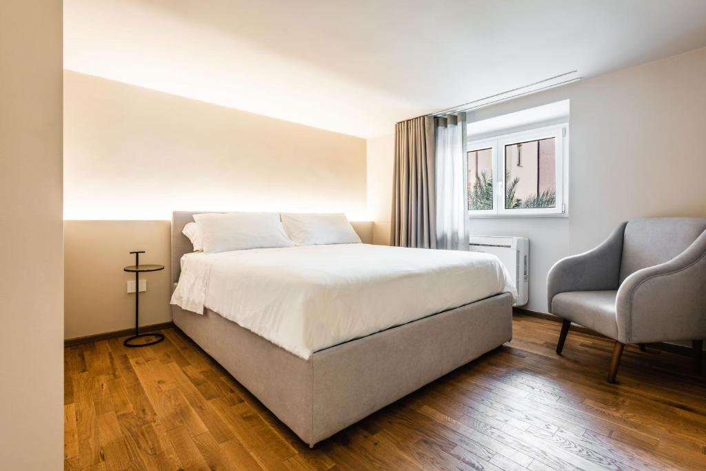 Foto 17 Ferrini Home Firenze 70 Catania, 16