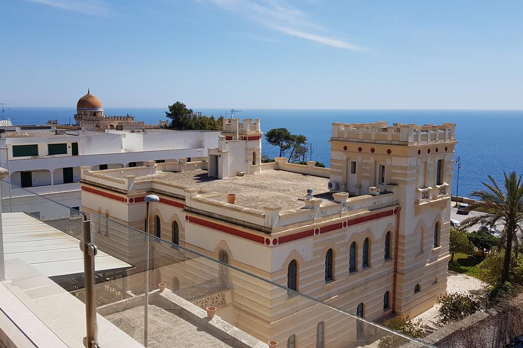 Foto 2 Palazzo De Donno Santa Cesarea Terme, 01