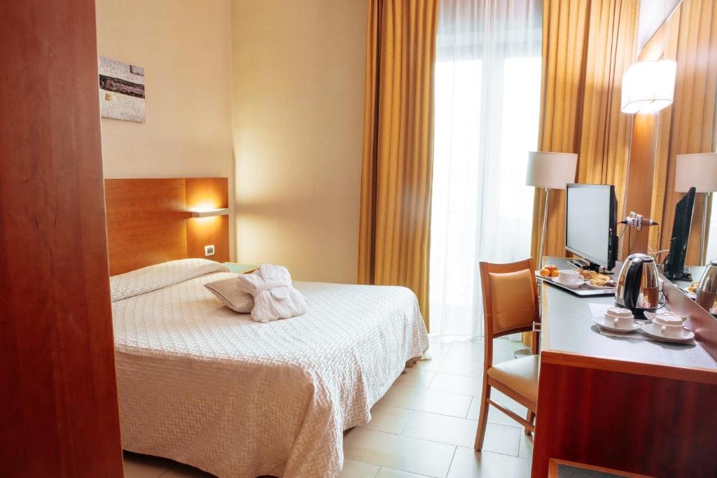Foto 4 Hotel Amico Città Sant'Angelo , 03