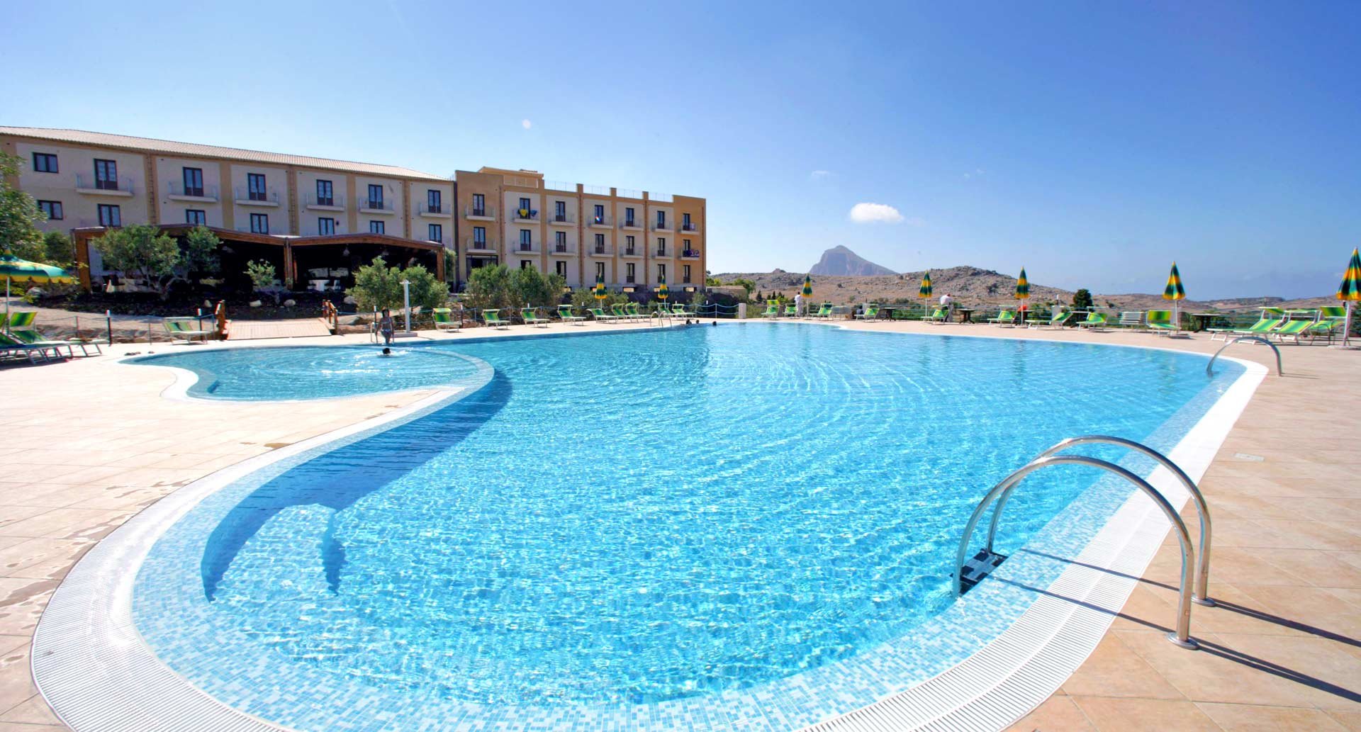 Foto 2 Villa Zina Family Resort Custonaci, 01