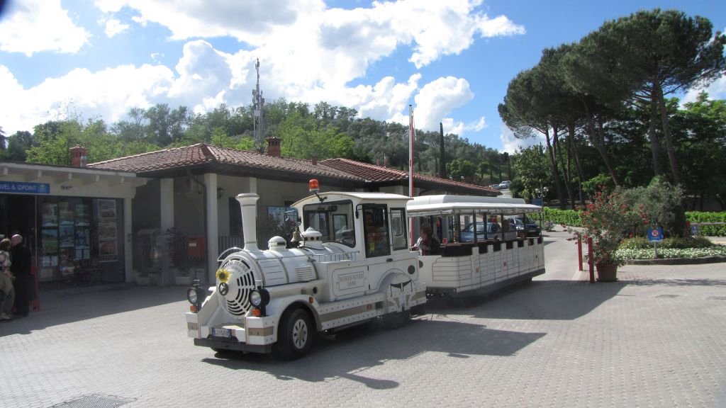 Foto 3 Hu Norcenni Girasole Village Figline e Incisa Valdarno, 02