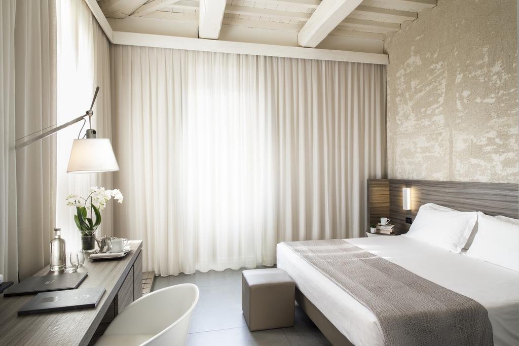 Foto 3 Hotel & Resort Le Colombare Foligno, 02