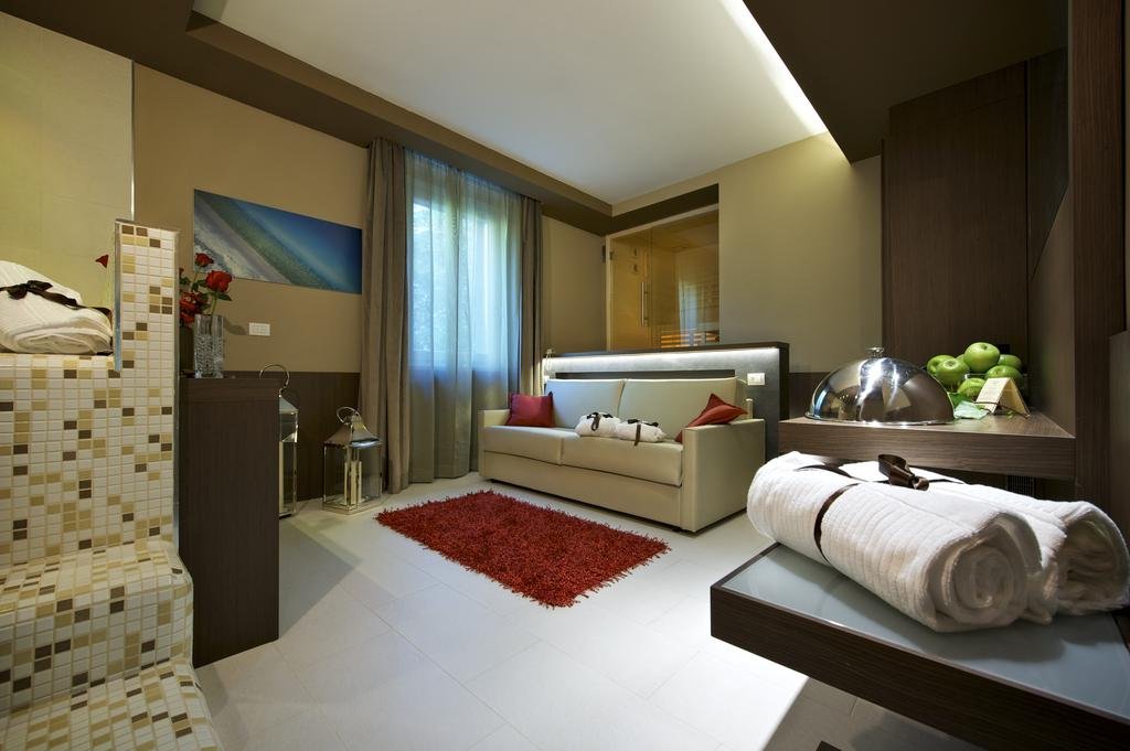 Foto 9 UNAHOTELS Villa Dei Platani Foligno Foligno, 08