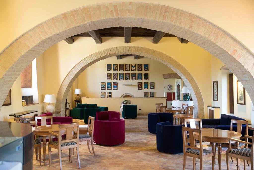 Foto 6 Castello di Baccaresca Gubbio, 05