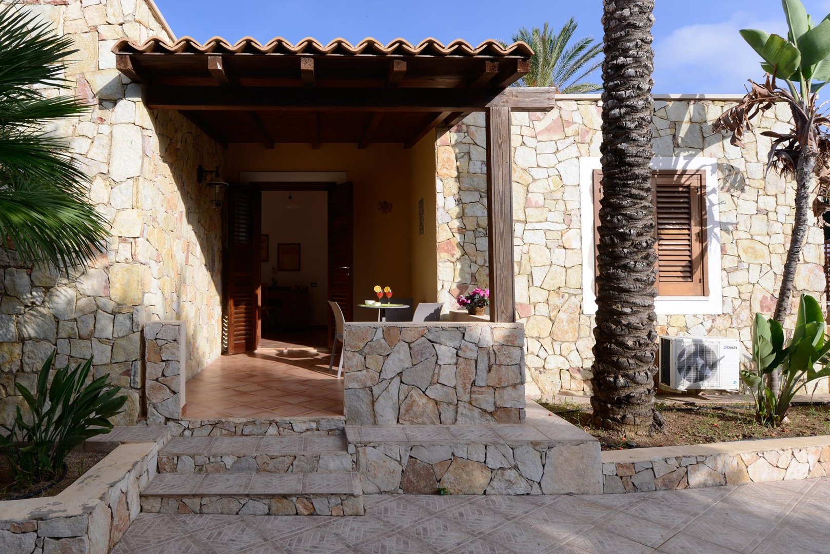 Foto 3 Oasis Hotel & Residence Resort Isola di Lampedusa, 02