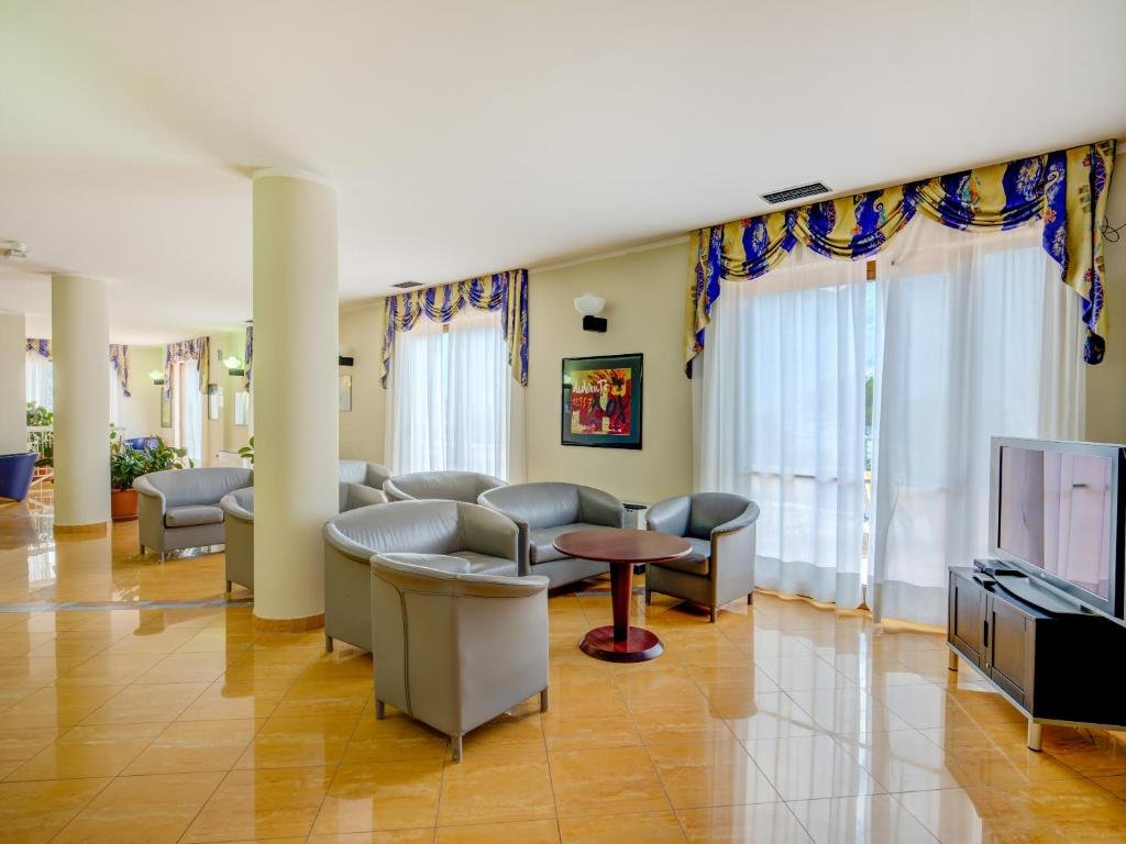 Foto 4 Hotel Cristina Limone sul Garda, 03