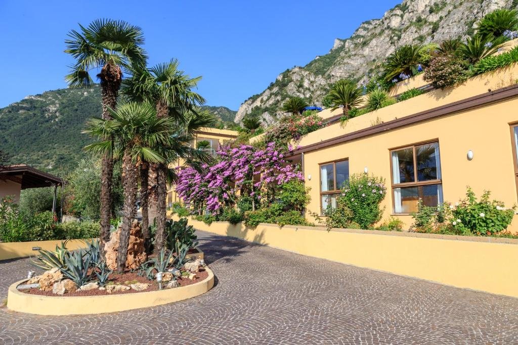 Foto 5 Hotel San Pietro Limone sul Garda, 04