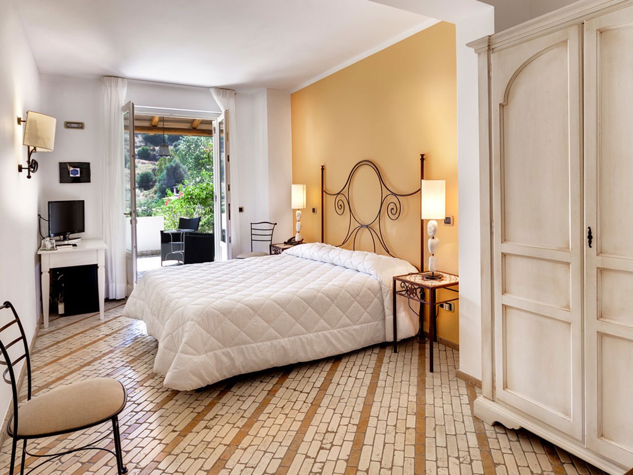 Foto 6 Hotel Villa Enrica Isola di Lipari, 05