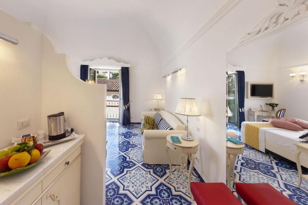 Foto 9 Antica Rheginna Luxury Room Minori, 08