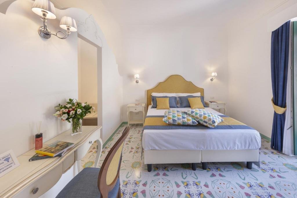 Foto 12 Antica Rheginna Luxury Room Minori, 11