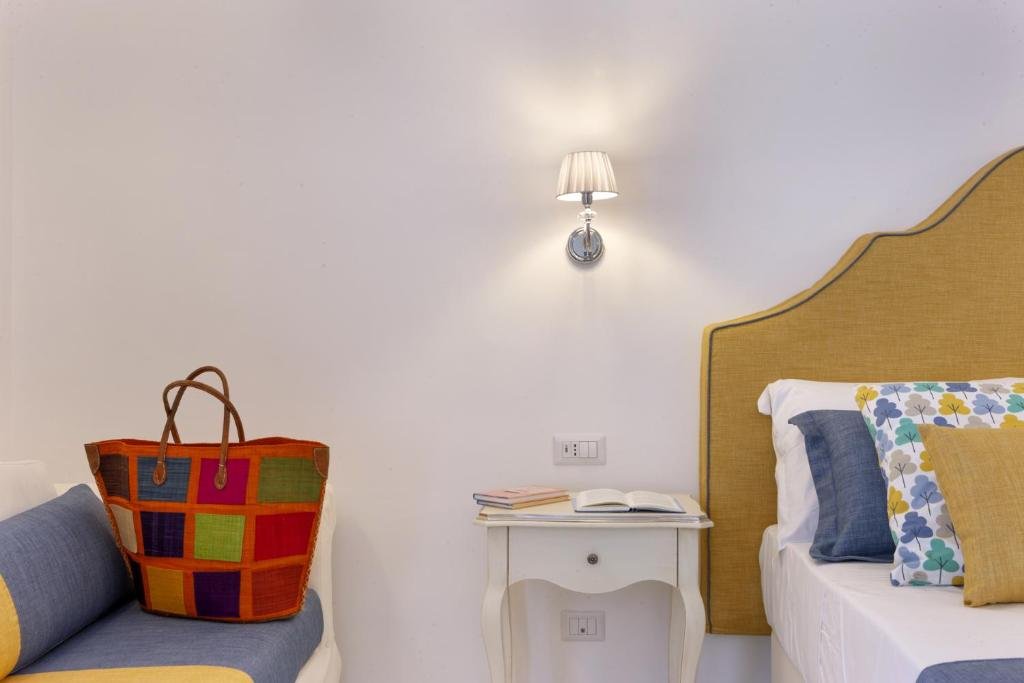 Foto 17 Antica Rheginna Luxury Room Minori, 16