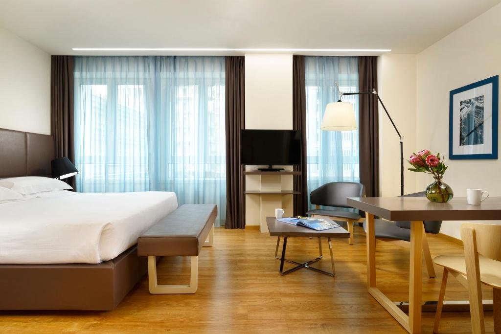 Foto 3 UNAHOTELS Century Milano Milano - Stazione Centrale, 02