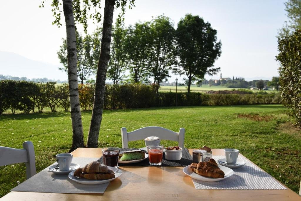 Foto 3 Hotel Villaggio Le Stelline Montefalco, 02