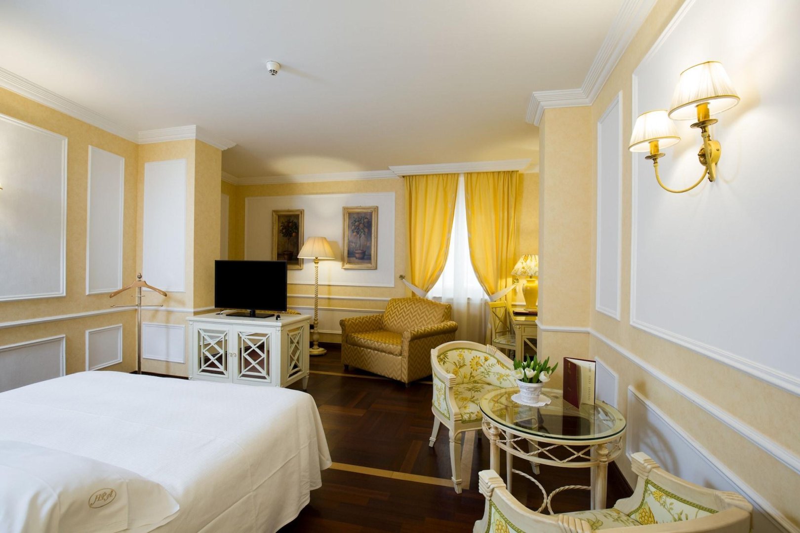 Foto 5 Palazzo Alabardieri Chiaia, 04