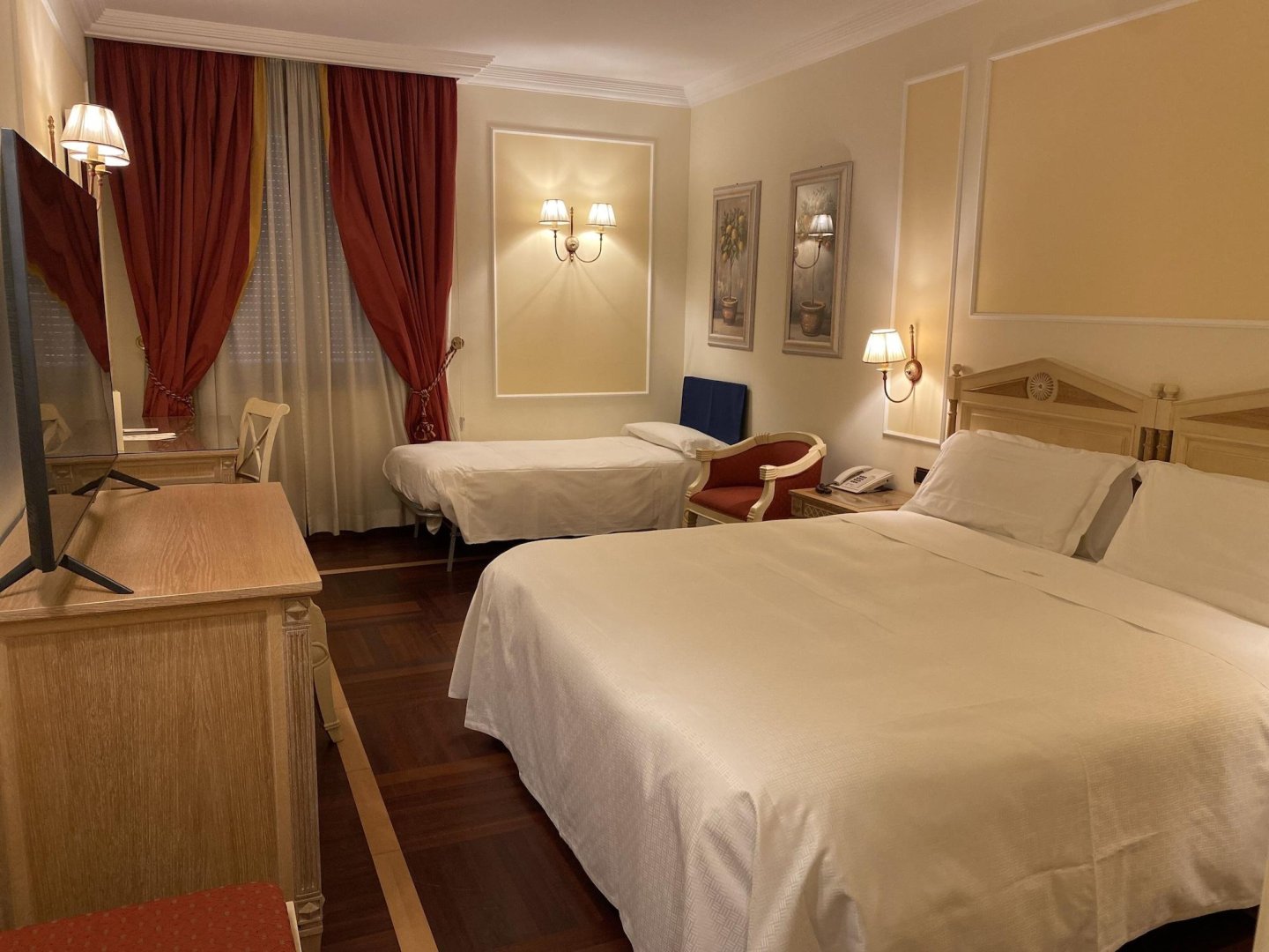 Foto 6 Palazzo Alabardieri Chiaia, 05