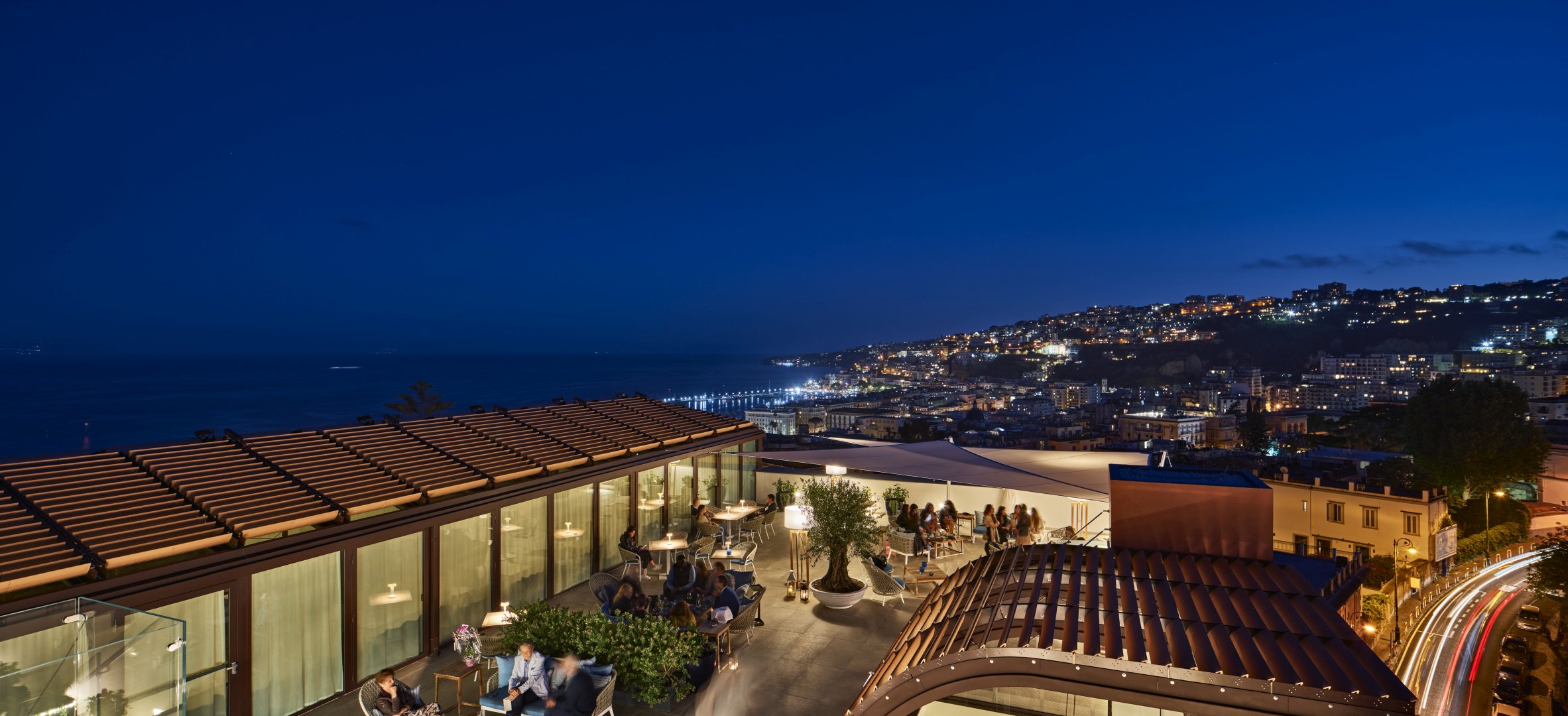 Foto 2 de Bonart Naples - Curio Collection by Hilton Napoli Centro Storico, 01