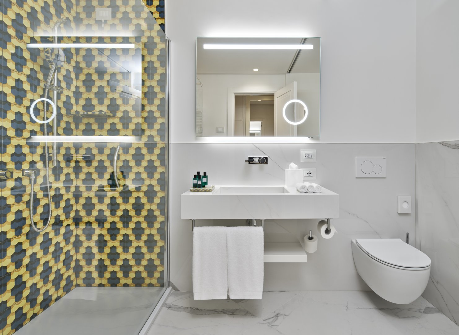 Foto 13 de Bonart Naples - Curio Collection by Hilton Napoli Centro Storico, 12