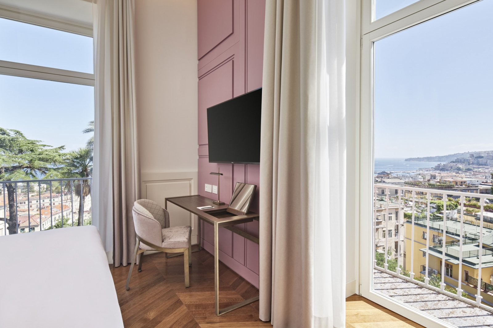 Foto 18 de Bonart Naples - Curio Collection by Hilton Napoli Centro Storico, 17