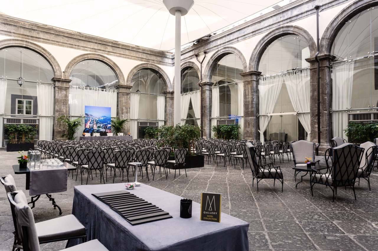 Foto 2 Palazzo Caracciolo Naples Napoli Stazione Centrale, 01