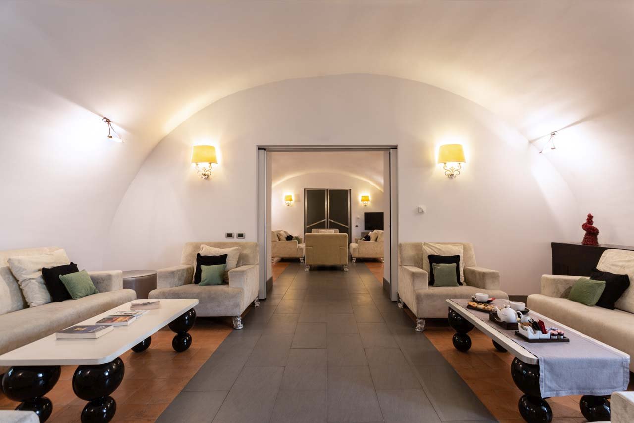 Foto 10 Palazzo Caracciolo Naples Napoli Stazione Centrale, 09