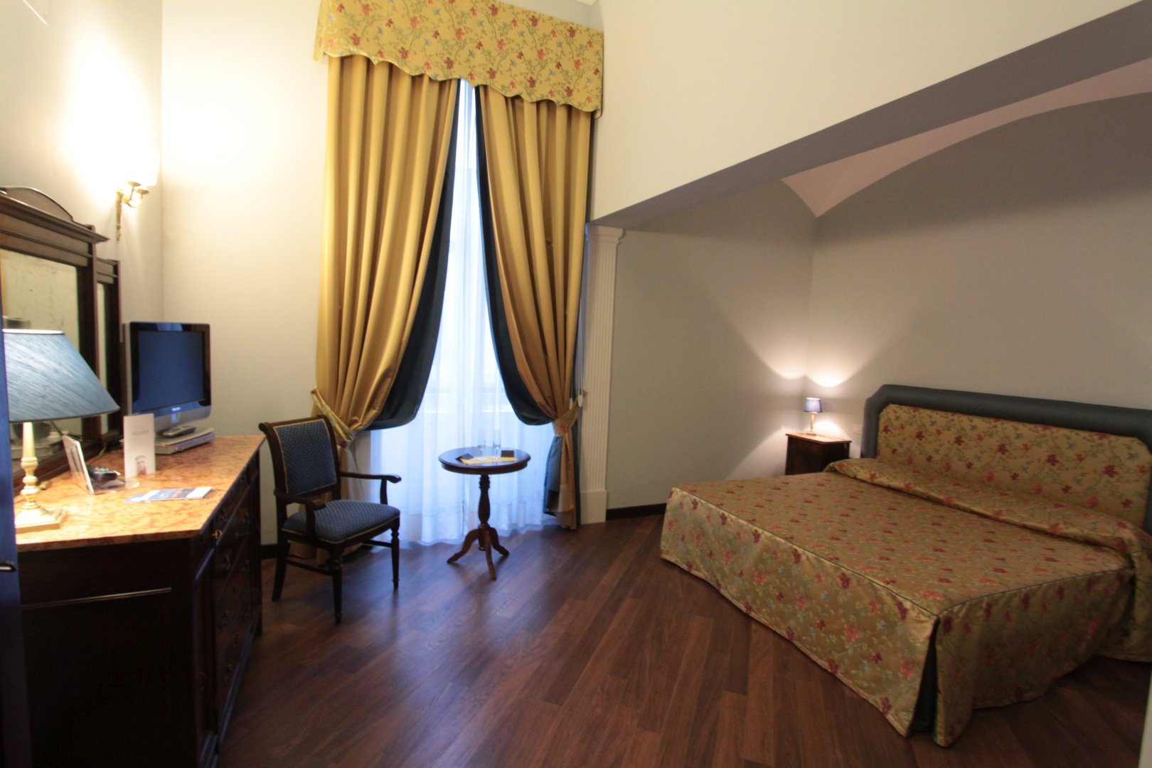 Foto 8 Decumani Hotel de Charme Napoli Centro Storico, 07