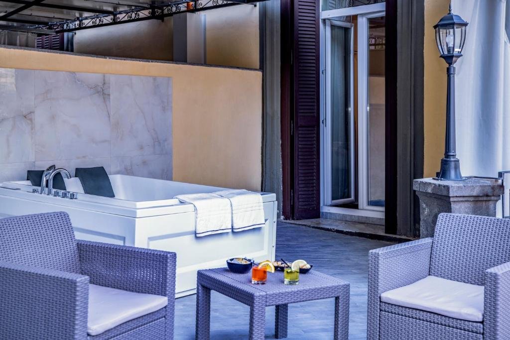 Foto 10 Villa Elisio Hotel & Spa Capodimonte di Napoli, 09