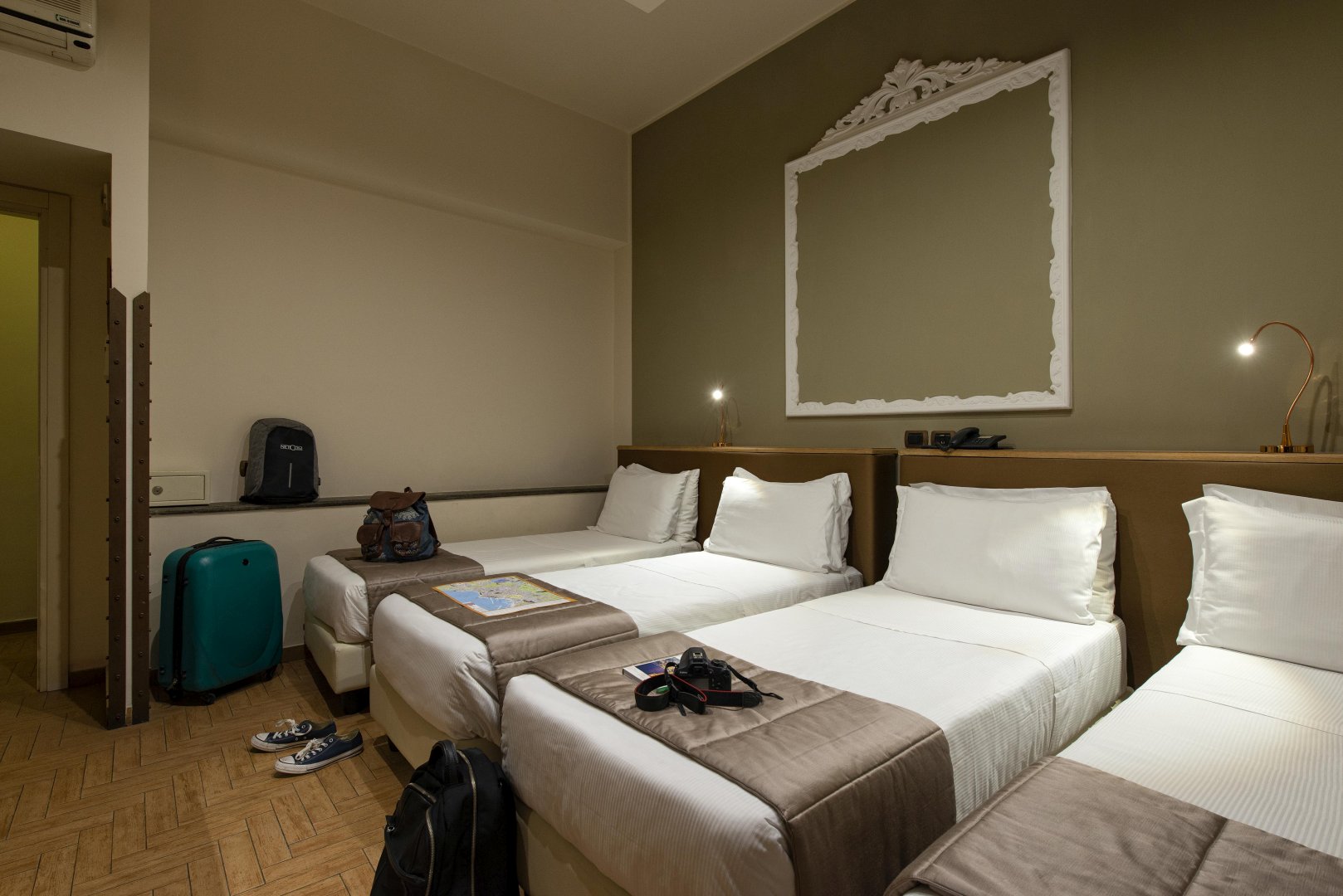 Napoli Stazione Centrale, 13