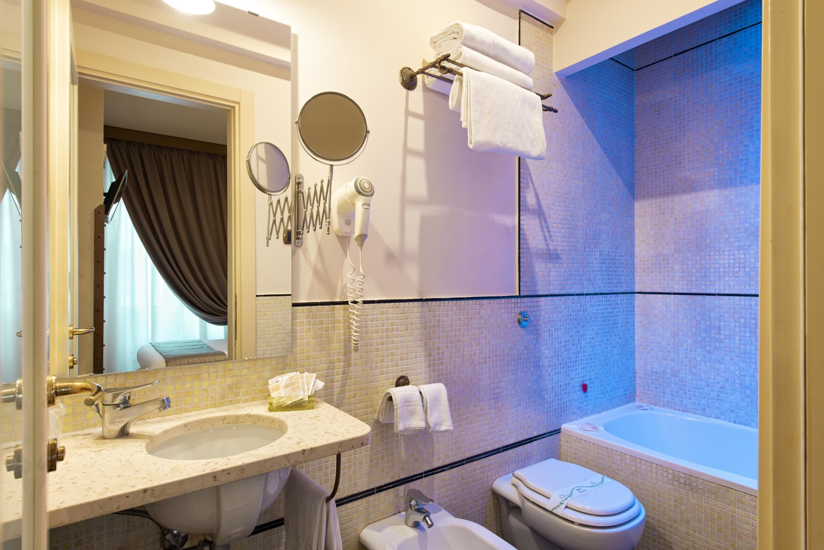 Napoli Stazione Centrale, 16