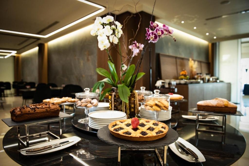 Foto 12 Gold Tower Lifestyle Hotel Napoli Stazione Centrale, 11