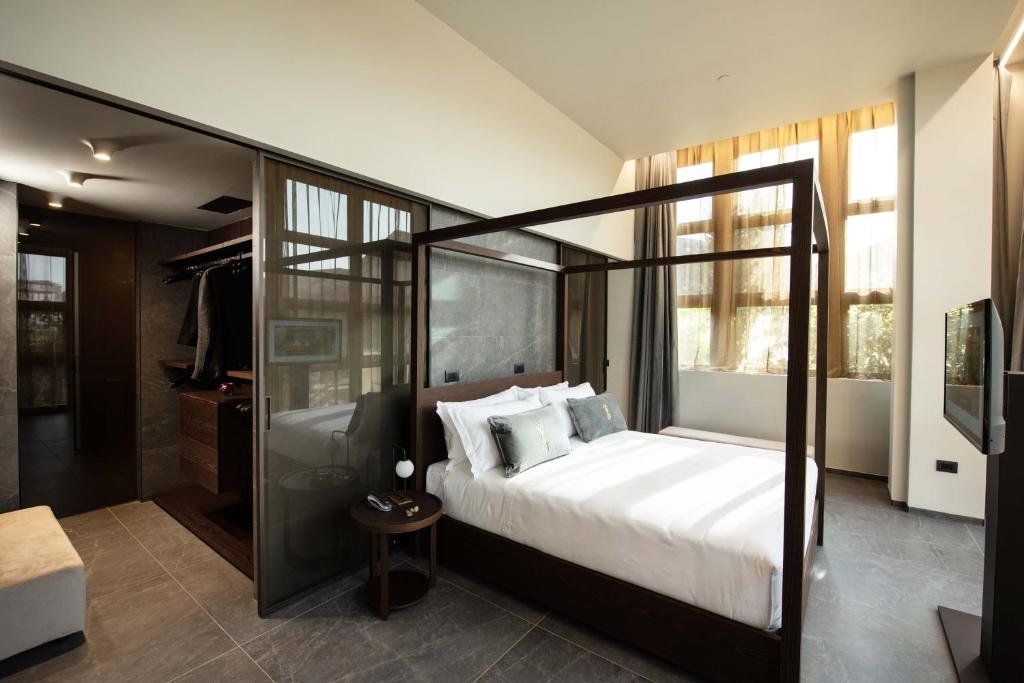 Foto 14 Gold Tower Lifestyle Hotel Napoli Stazione Centrale, 13