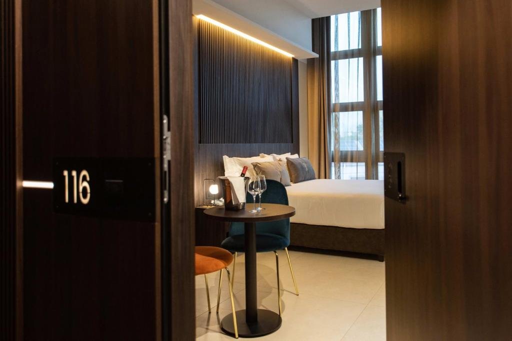 Foto 15 Gold Tower Lifestyle Hotel Napoli Stazione Centrale, 14