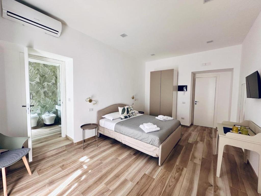 Foto 6 B&B Lara's Home By I Borbone Napoli Stazione Centrale, 05