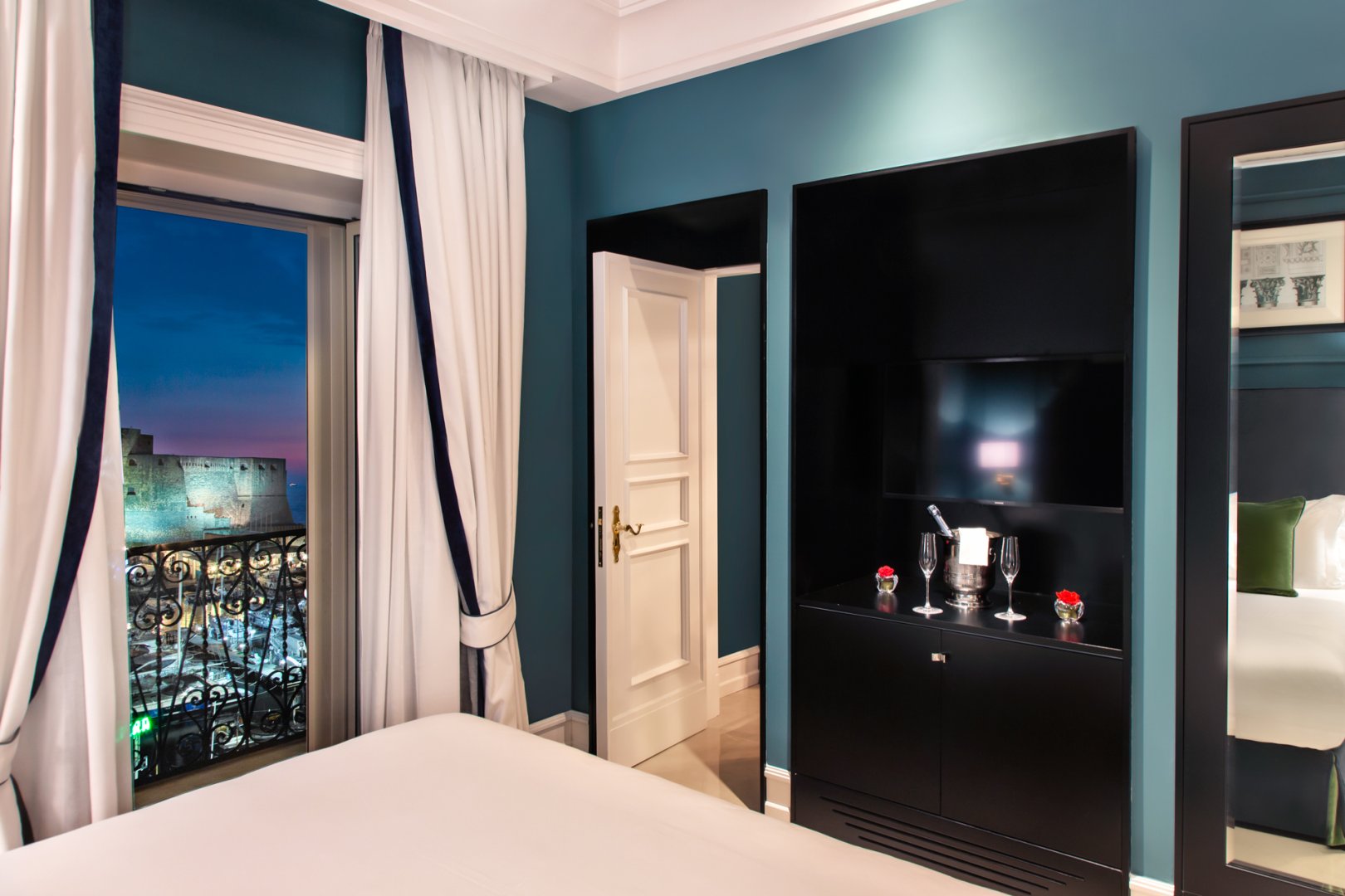 Foto 13 Grand Hotel Santa Lucia Lungomare Caracciolo, 12