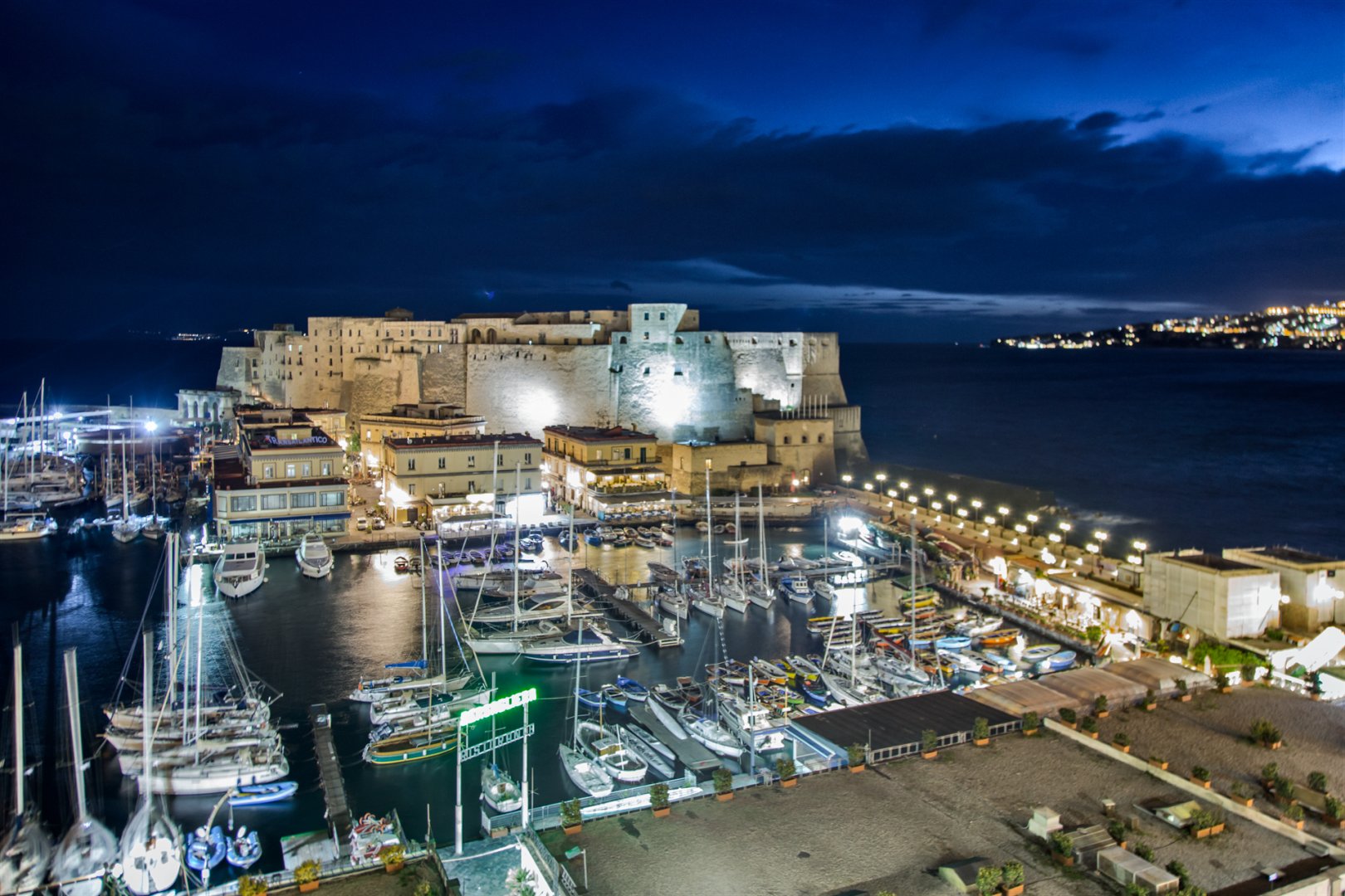 Foto 16 Grand Hotel Santa Lucia Lungomare Caracciolo, 15