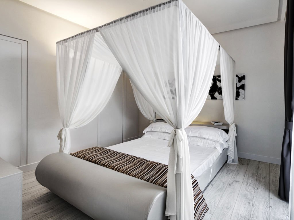 Foto 10 LHP Napoli Palace & SPA Fuorigrotta, 09