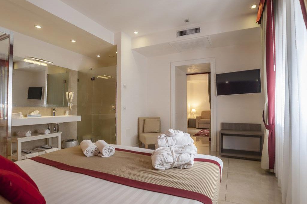 Foto 6 Hotel San Pietro Napoli Centro Storico, 05