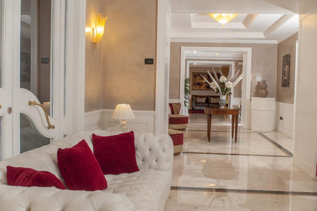 Foto 8 Hotel San Pietro Napoli Centro Storico, 07