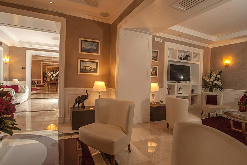 Foto 9 Hotel San Pietro Napoli Centro Storico, 08