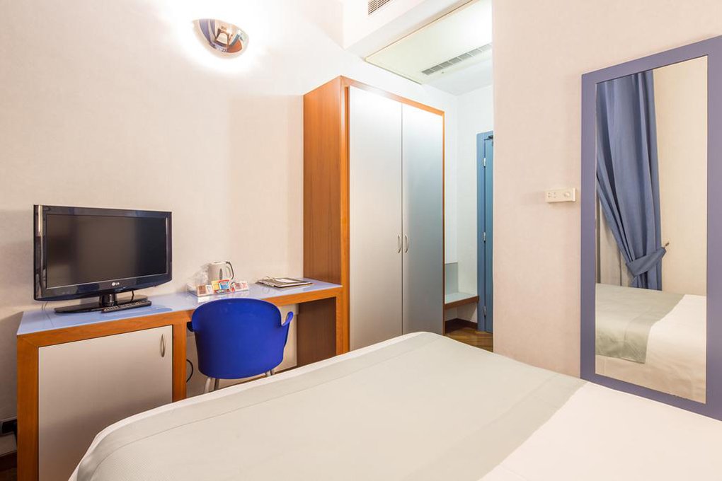 Foto 10 Best Western Hotel Plaza Napoli Stazione Centrale, 09