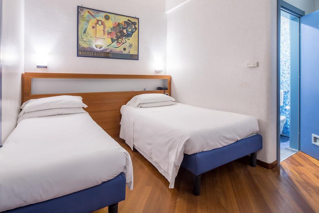 Foto 11 Best Western Hotel Plaza Napoli Stazione Centrale, 10