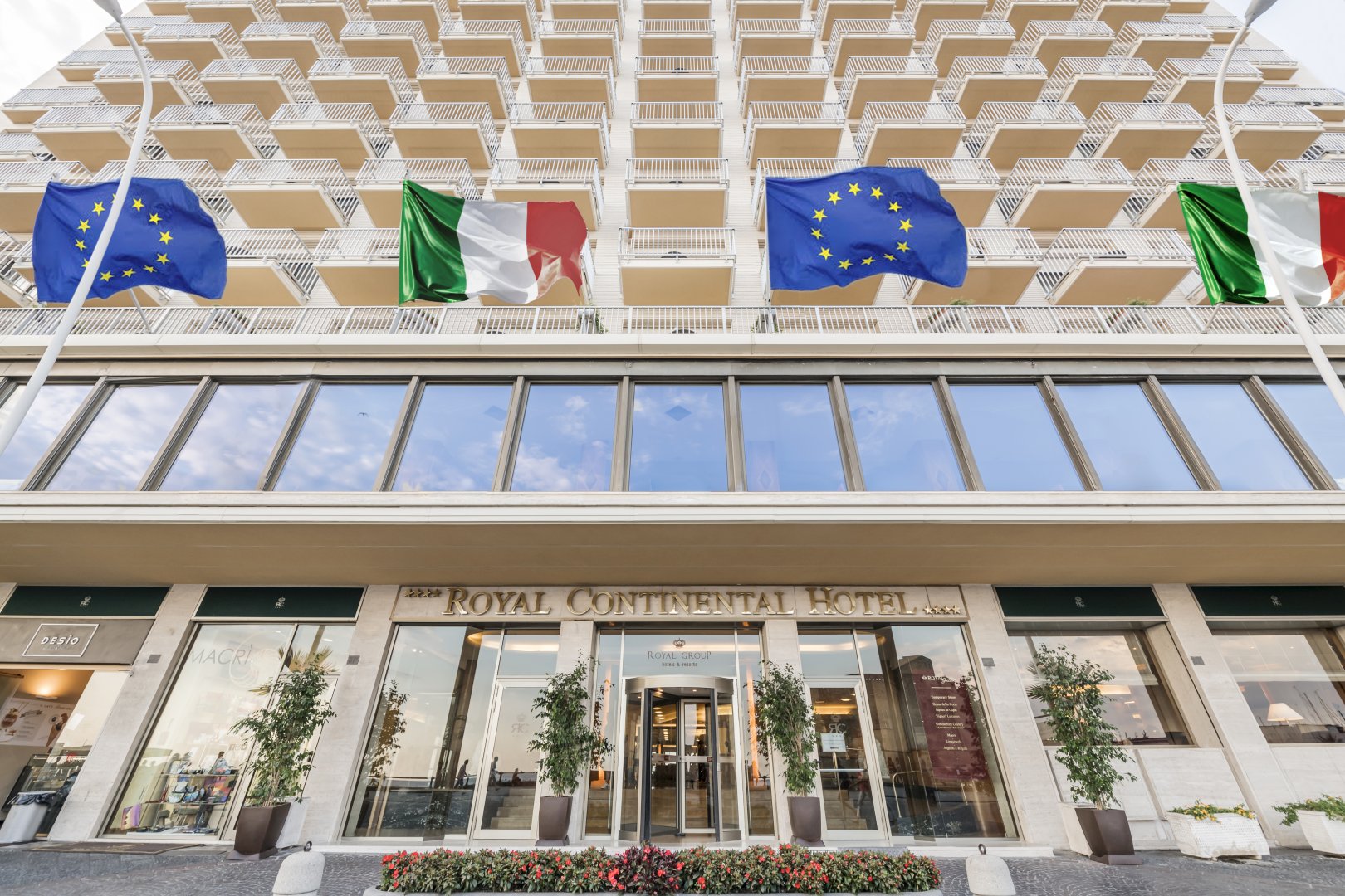 Foto 2 Hotel Royal Continental Lungomare Caracciolo, 01