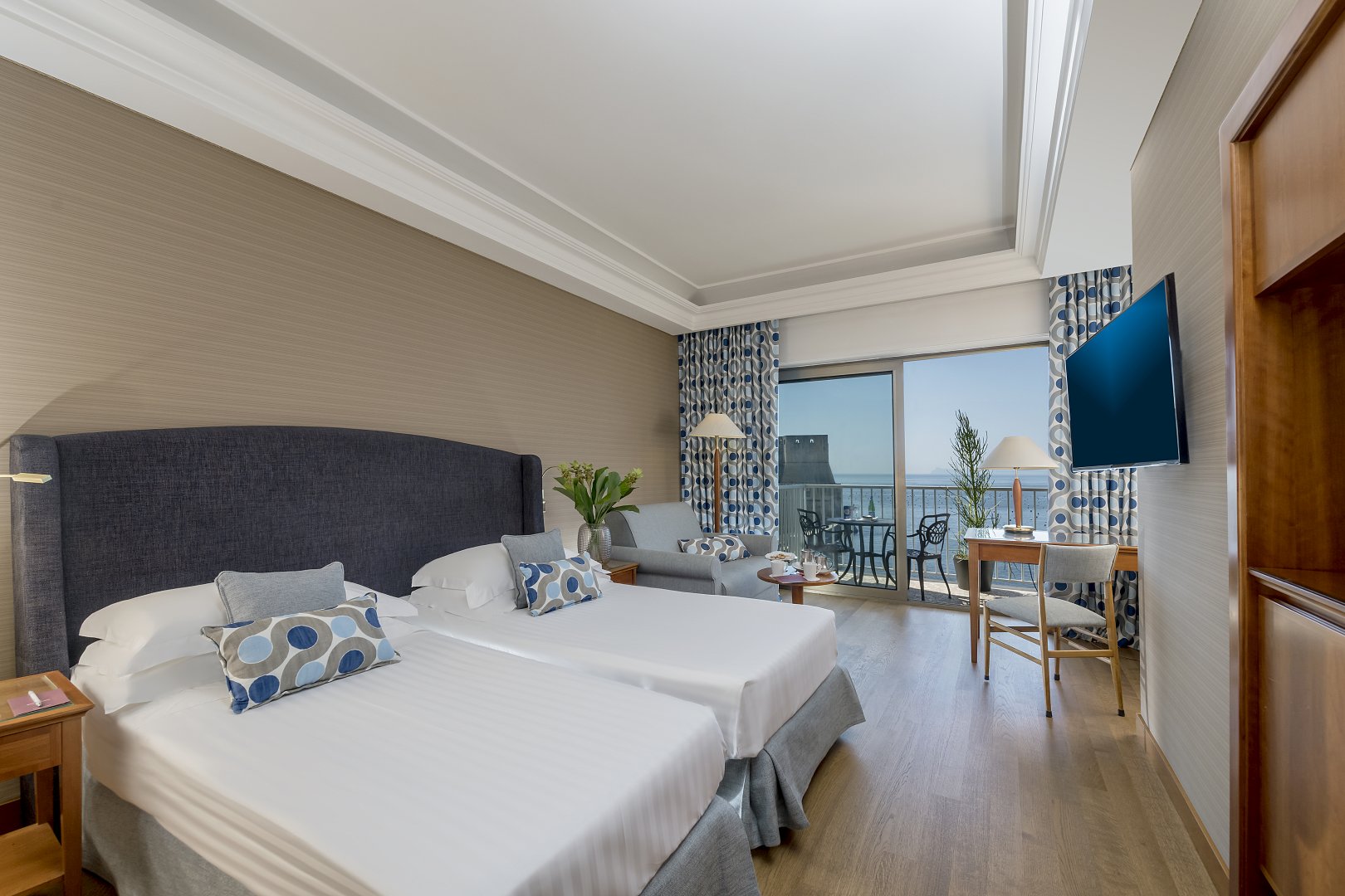 Foto 12 Hotel Royal Continental Lungomare Caracciolo, 11