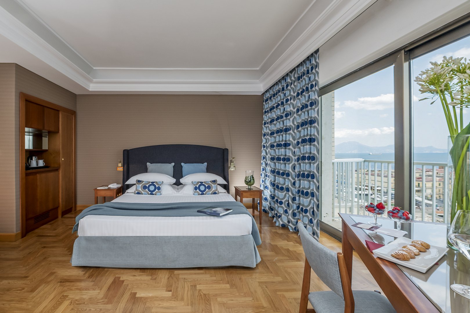 Foto 14 Hotel Royal Continental Lungomare Caracciolo, 13