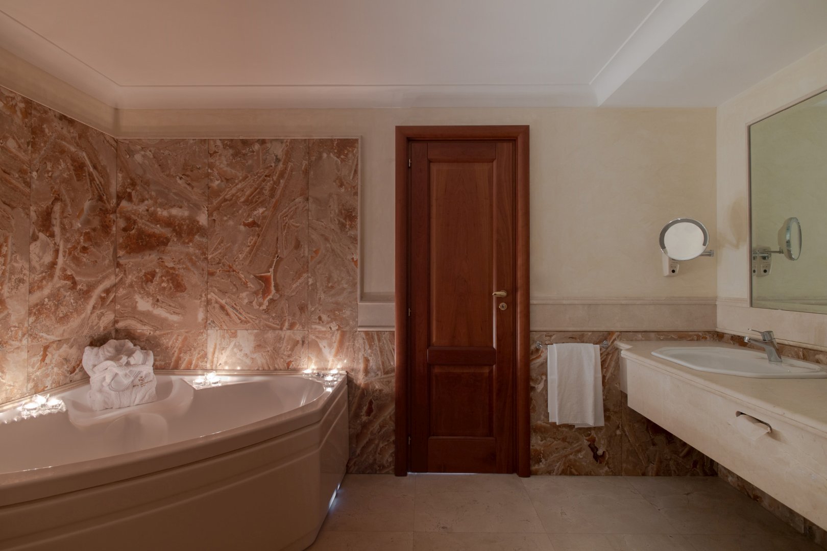 Foto 18 Hotel Royal Continental Lungomare Caracciolo, 17